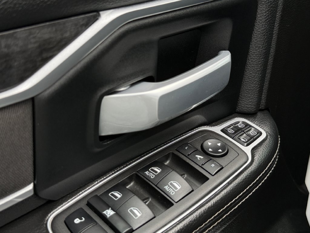 Used 2024 RAM 3500 Big Horn w/ Night Edition AWD/4WD image 10