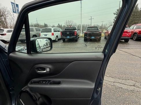 Used 2022 Jeep Renegade Altitude w/ Convenience Group image 19