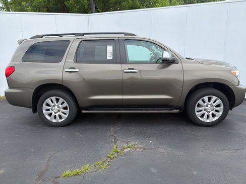 Used 2015 Toyota Sequoia Platinum AWD/4WD image 2