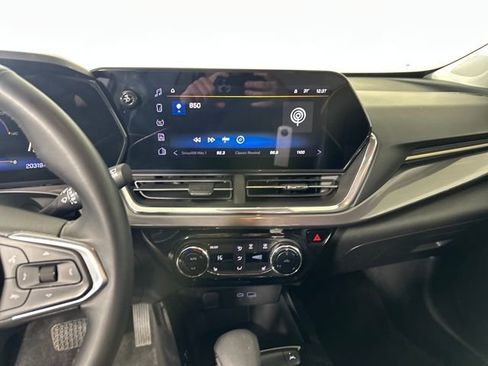 Used 2025 Chevrolet Trax ACTIV w/ Driver Confidence Package image 27