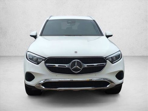 Used 2023 Mercedes-Benz GLC 300 4MATIC image 2