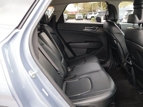 Used 2025 Kia Sportage EX image 33