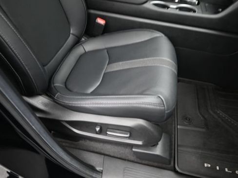 Used 2025 Honda Pilot Touring image 32