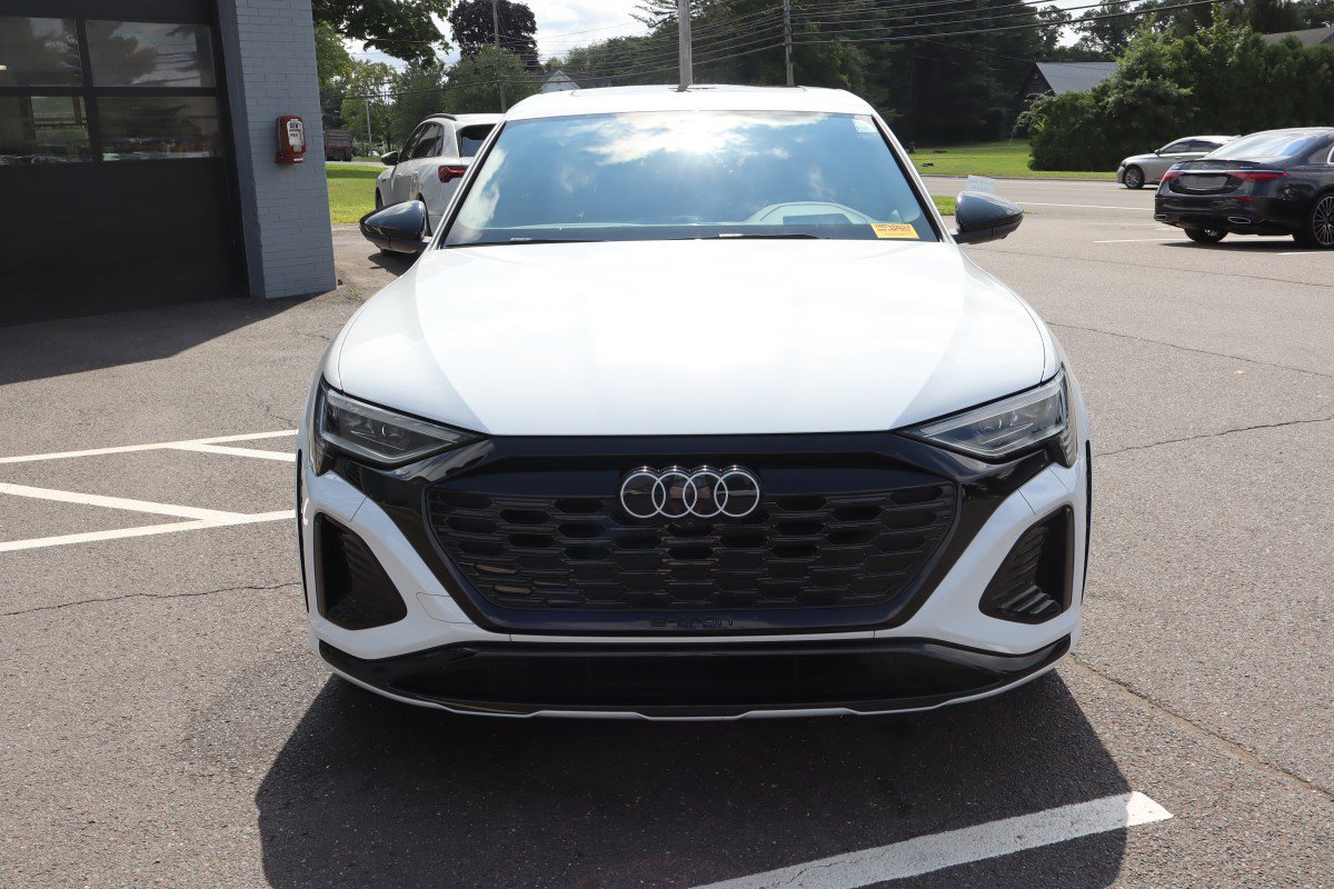 Used 2024 Audi SQ8 e-tron Prestige w/ Prestige Package AWD/4WD image 3