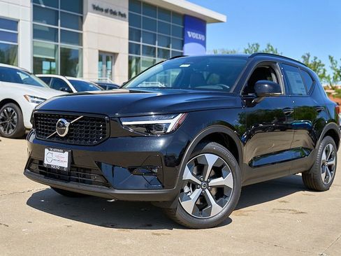 New 2026 Volvo XC40 B5 Plus AWD/4WD image 2