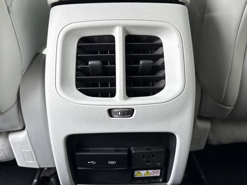 Used 2019 Jeep Cherokee Limited AWD/4WD image 19