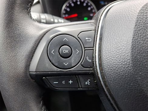 Used 2022 Toyota RAV4 XLE Premium image 22