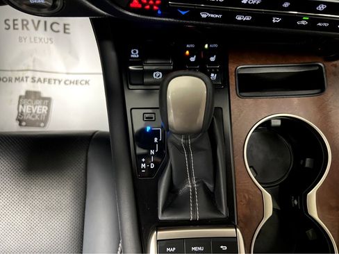 Certified 2022 Lexus RX 350L Premium w/ Premium Package image 32