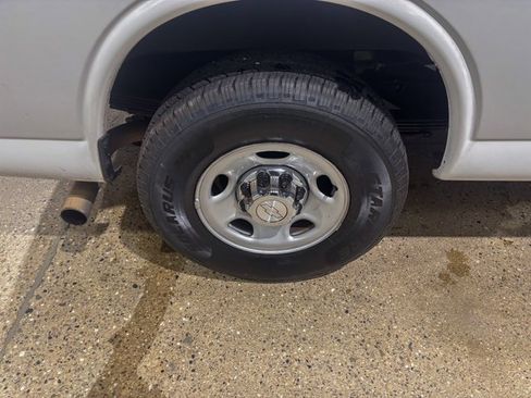 Used 2019 Chevrolet Express 3500 LT w/ LT Preferred Equipment Group image 12