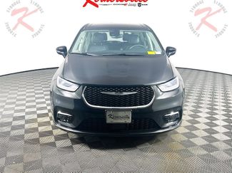Used 2023 Chrysler Pacifica Touring-L video 2