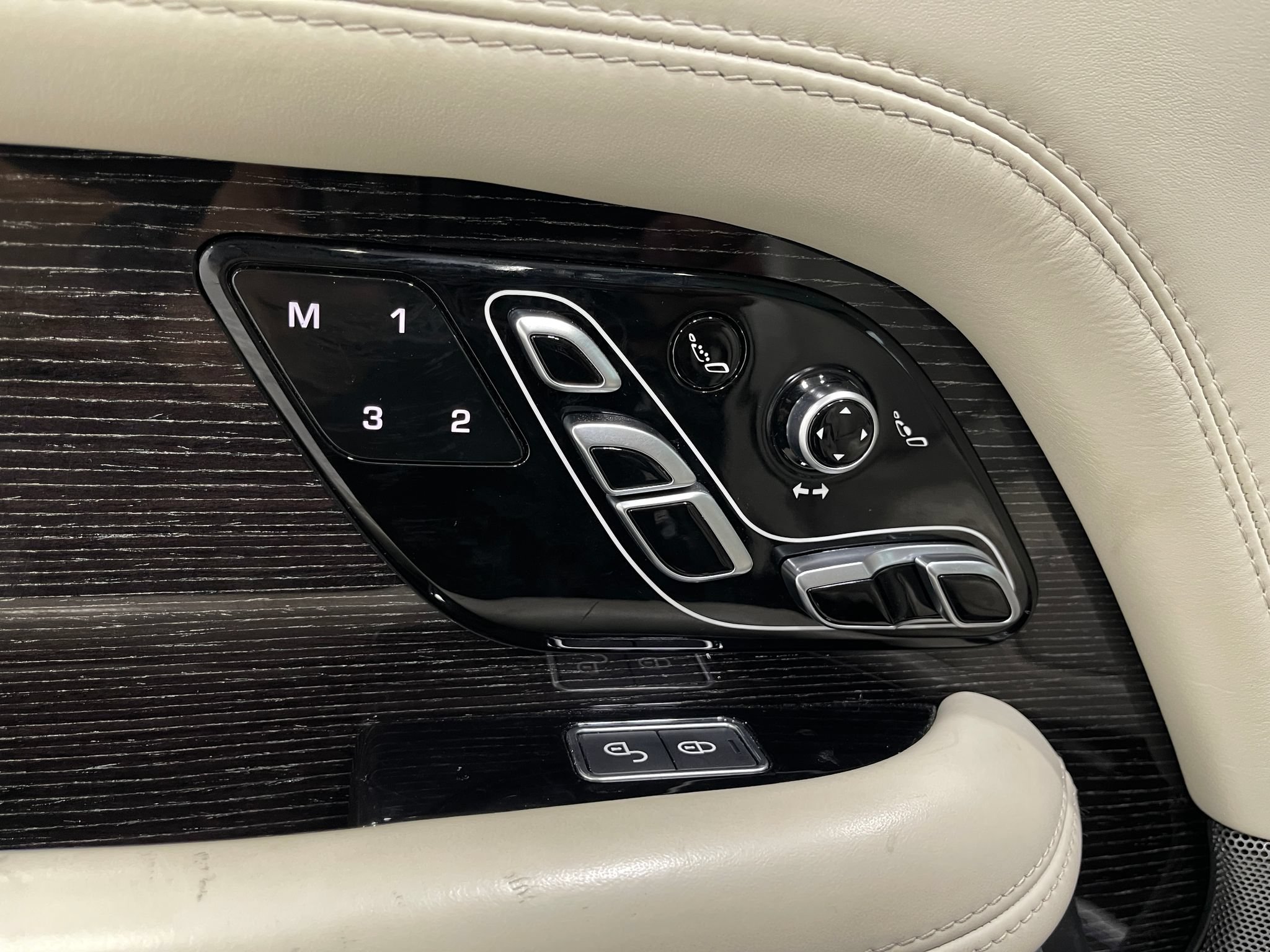 Used 2019 Land Rover Range Rover Autobiography AWD/4WD image 17