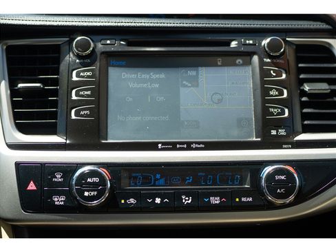 Used 2017 Toyota Highlander XLE FWD image 21