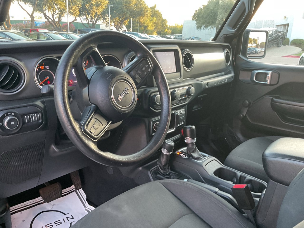 Used 2022 Jeep Wrangler Unlimited Sport AWD/4WD image 12
