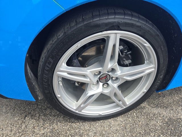 Used 2021 Chevrolet Corvette Stingray Coupe w/ Body-Color Dual Roof Package RWD image 13