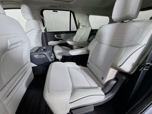 Used 2025 Ford Expedition Platinum w/ Platinum Ultimate Package AWD/4WD image 24