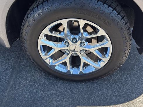 Used 2019 Nissan Armada SL w/ Premium Package AWD/4WD image 9