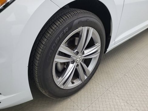 Used 2019 Volkswagen Jetta R-Line FWD image 31