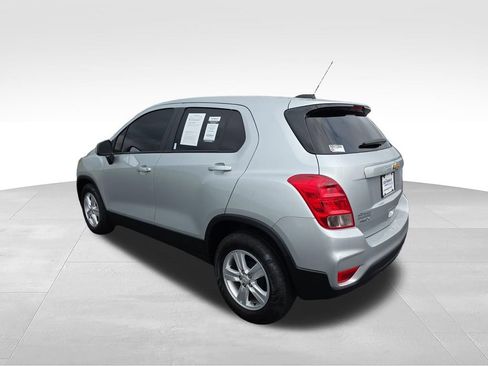 Used 2022 Chevrolet Trax LS w/ Tint and Cruise Package FWD image 4