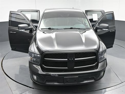 Used 2018 RAM 1500 Big Horn image 38