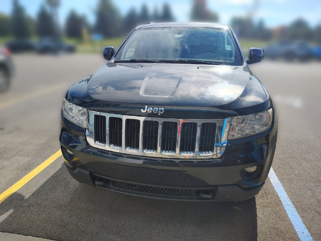 Used 2012 Jeep Grand Cherokee Laredo w/ Laredo E Group AWD/4WD image 4