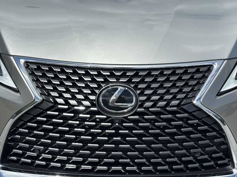 Used 2020 Lexus RX 350L Luxury w/ Cold Weather Package (CT) FWD image 32