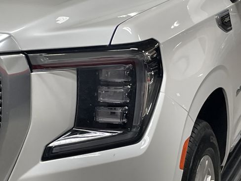 Used 2024 GMC Yukon Denali w/ Advanced Technology Package AWD/4WD image 6