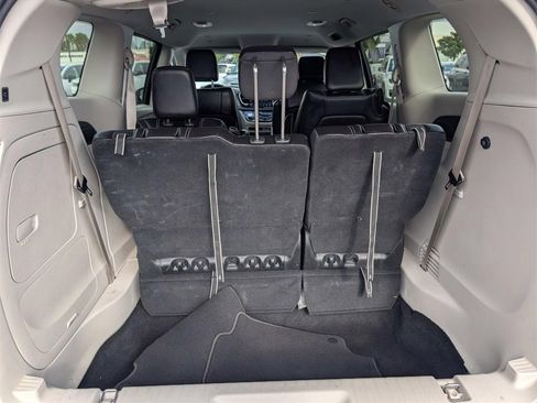 Used 2024 Chrysler Pacifica Select image 8