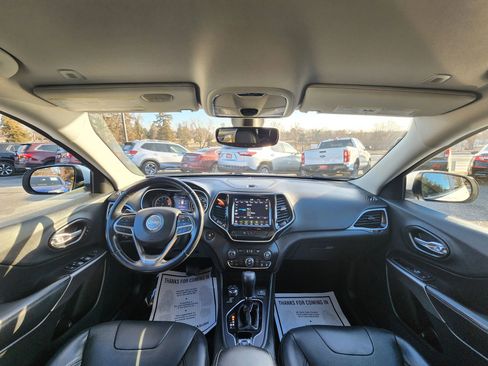 Used 2019 Jeep Cherokee Limited AWD/4WD image 9