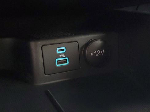 Used 2022 Ford Escape SE w/ SE Sport Appearance Package image 9