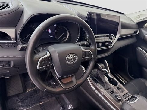 Used 2021 Toyota Highlander Platinum image 9