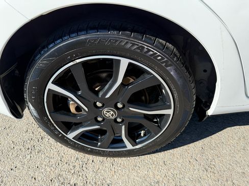 Used 2017 Toyota Yaris SE image 36