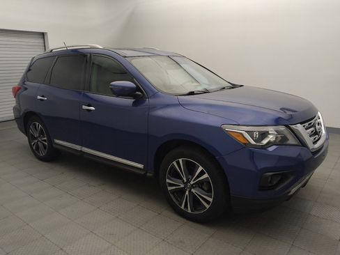 Used 2017 Nissan Pathfinder Platinum image 11