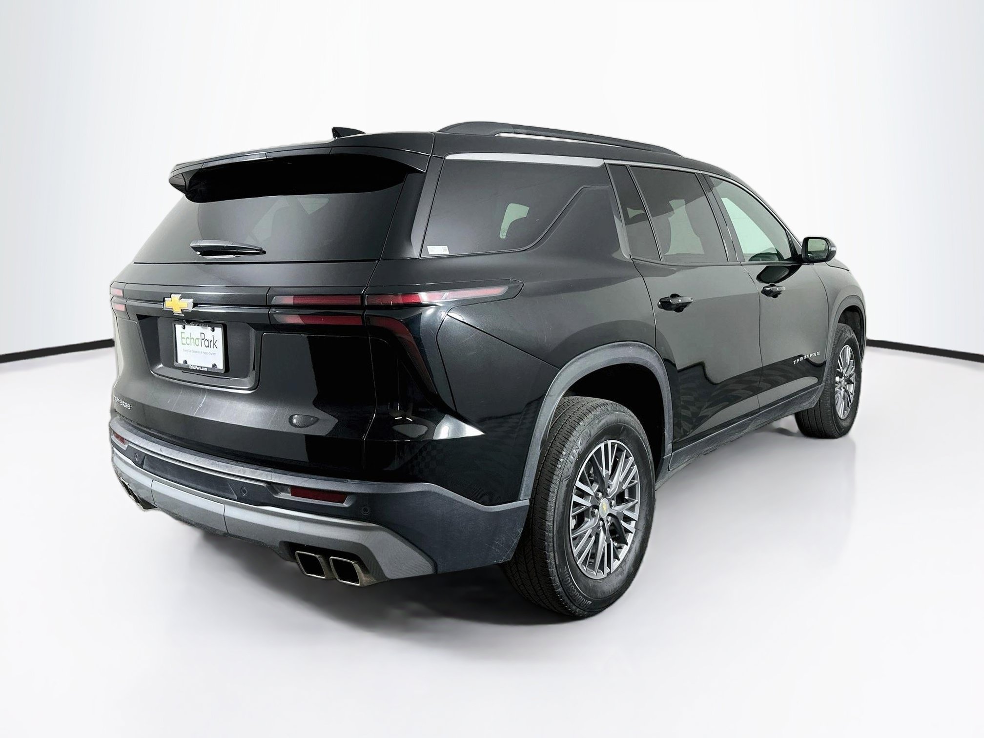 Used 2025 Chevrolet Traverse LT FWD image 9