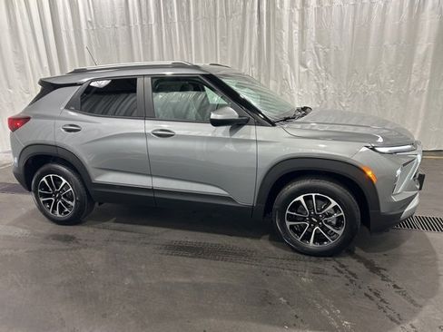 New 2025 Chevrolet TrailBlazer LT w/ Convenience Package image 2