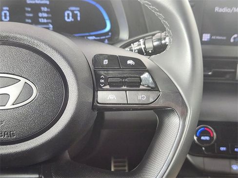 Certified 2025 Hyundai Elantra Sport image 17