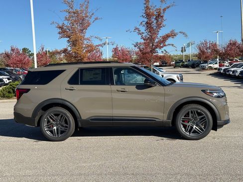 New 2026 Ford Explorer ST-Line w/ ST-Line Street Pack image 7