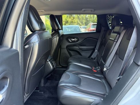 Used 2017 Jeep Cherokee Trailhawk w/ Comfort & Convenience Group image 17