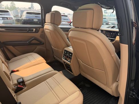 Used 2023 Porsche Cayenne S AWD/4WD image 19