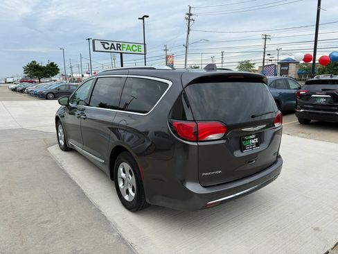 Used 2017 Chrysler Pacifica Touring-L Plus FWD image 8