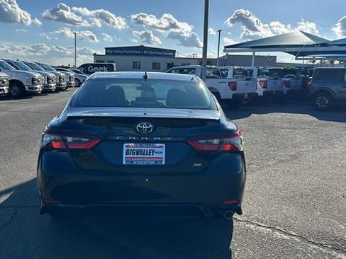 Used 2024 Toyota Camry SE image 4
