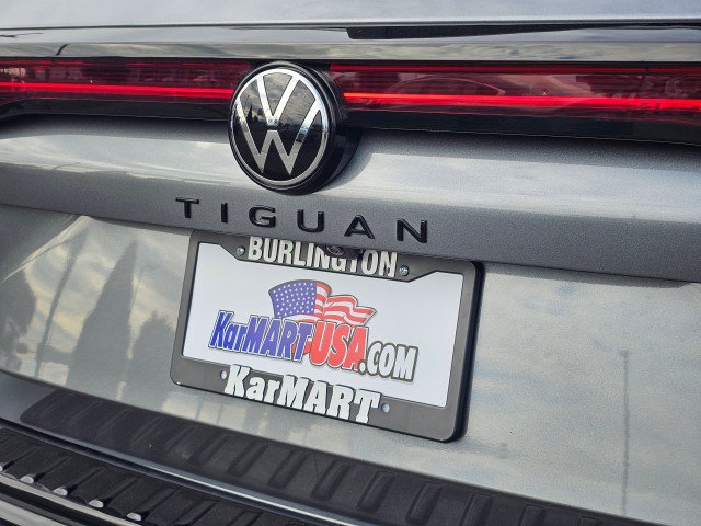 Used 2025 Volkswagen Tiguan SE R-Line AWD/4WD image 16
