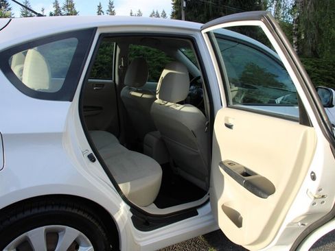 Used 2011 Subaru Impreza 2.5i AWD/4WD image 6