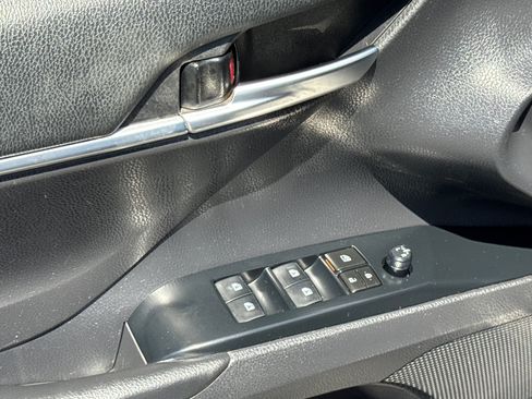 Used 2019 Toyota Camry SE FWD image 29
