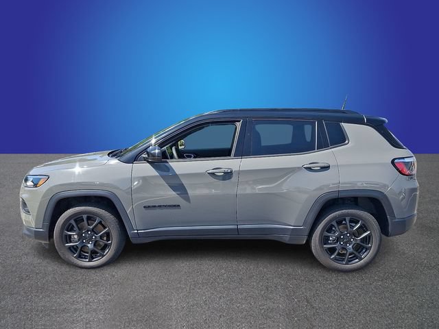 Used 2023 Jeep Compass Latitude w/ Sun and Sound Group AWD/4WD image 7