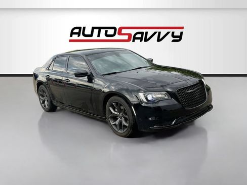Used 2022 Chrysler 300 Touring w/ Sport Appearance Package RWD image 1