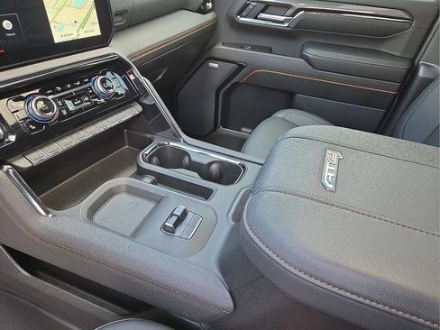 Used 2025 GMC Sierra 2500 AT4 w/ AT4 Premium Plus Package AWD/4WD image 10