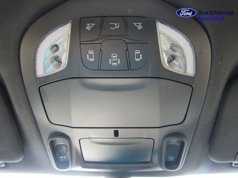 Used 2025 Chrysler Pacifica Limited FWD image 18