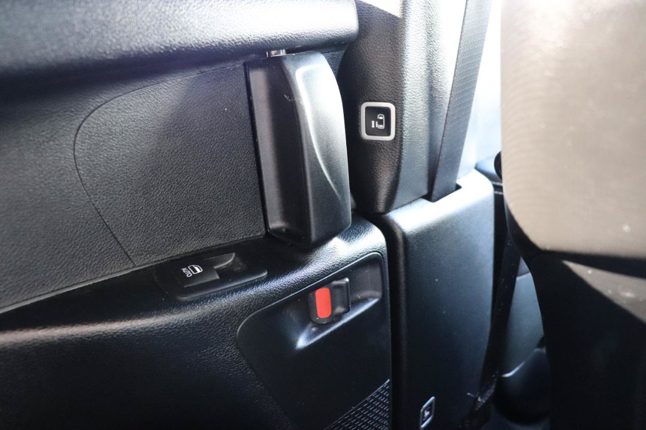 Used 2027 Chrysler Pacifica Select FWD image 25
