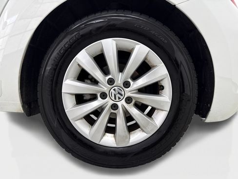 Used 2018 Volkswagen Beetle 2.0T S FWD image 46