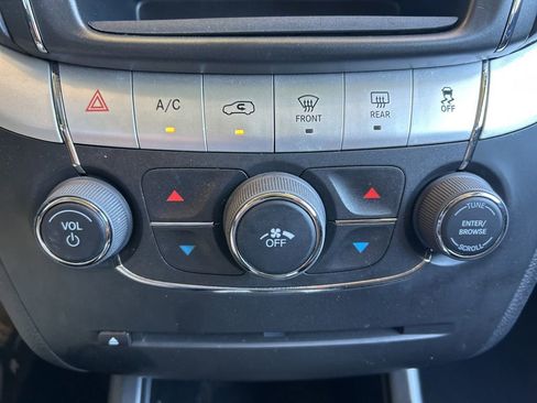 Used 2020 Dodge Journey SE w/ SE Popular Equipment Group FWD image 16